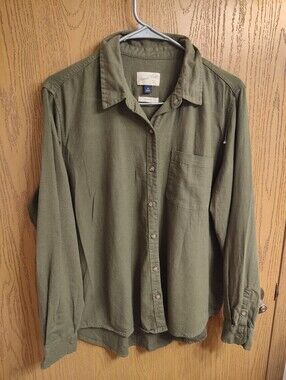 Universal Thread Olive Green Long-Sleeve Button-Down Shirt